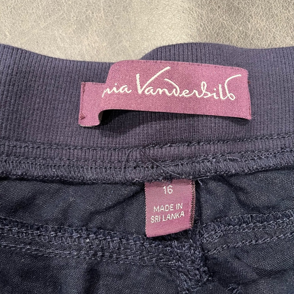 Gloria Vanderbilt Women Navy Cargo Capri Pants - Picture 2 of 7